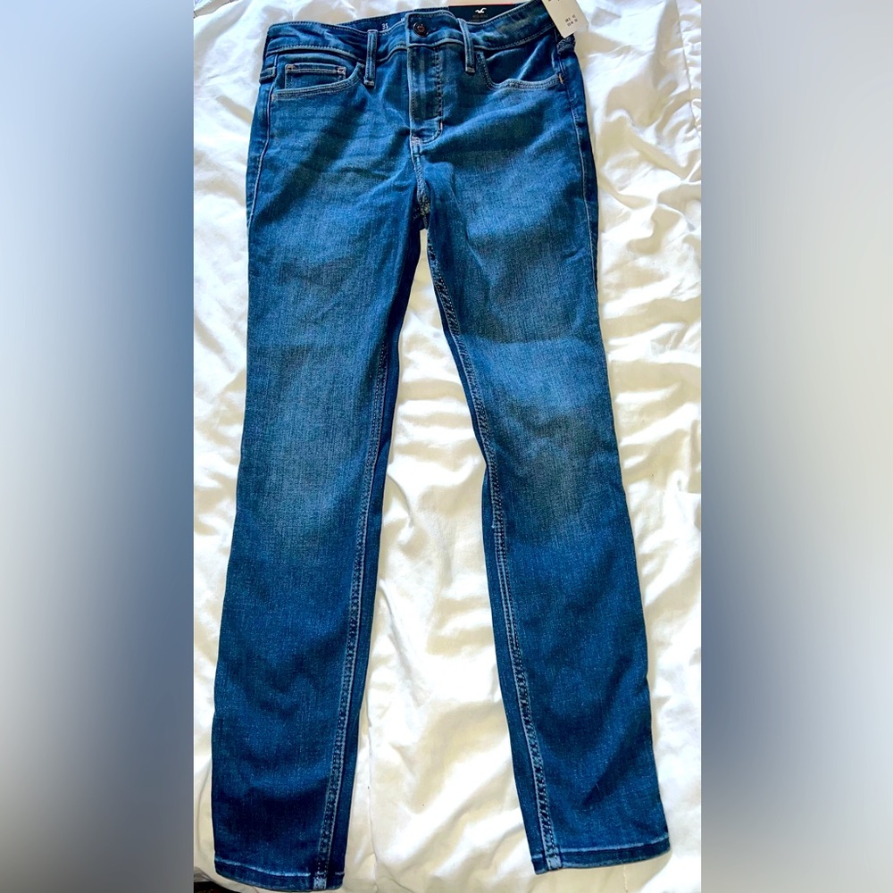 HOLLISTER MID-RISE SUPER SKINNY WITH SMOOTHING POCKETS